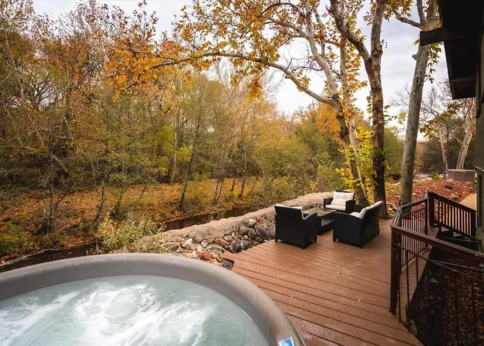 17 Creekside Retreat
